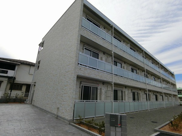 築浅で清潔感のある外観ですね