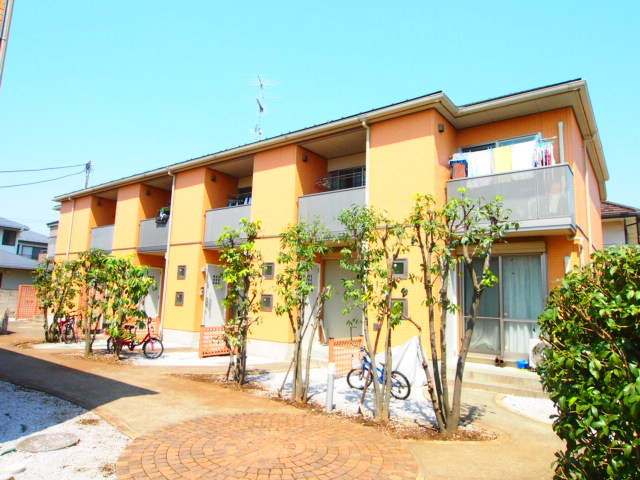 バス通り至近で便利な立地です。