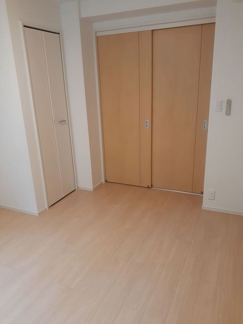各部屋に収納がついています