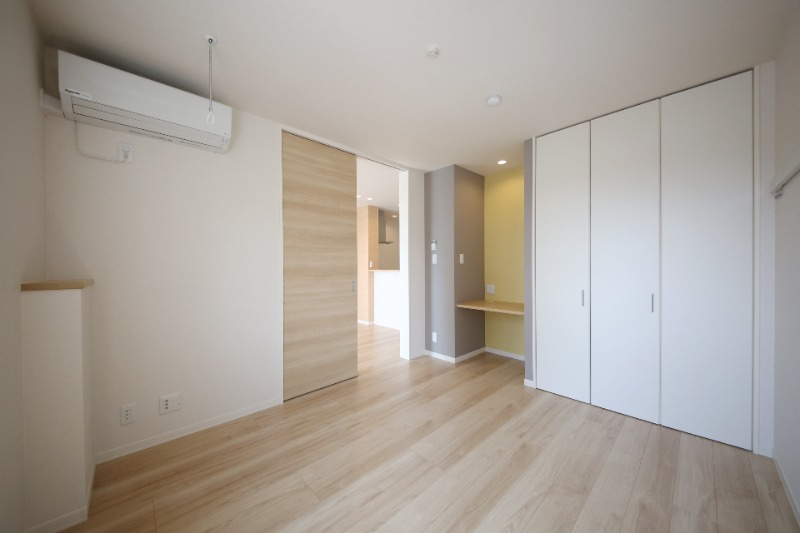 作業スペースの付いた洋室