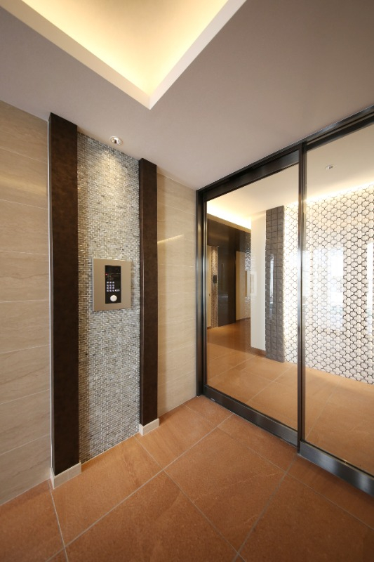 エントランスはオートロック付き