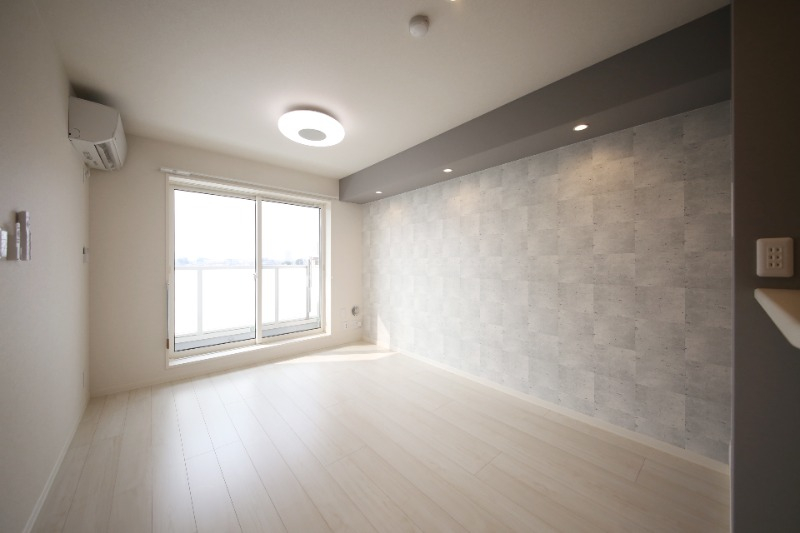 南向きの窓で採光◎ダウンライト付き