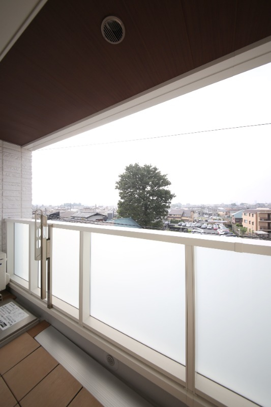 洗濯物も干しやすい広さを有したバルコニー