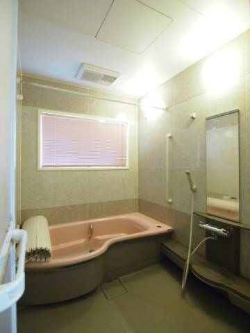 ゆったり1坪あるお風呂。