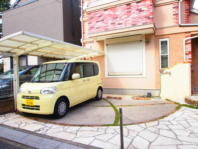 駐車場はゆったり2台。自転車やバイクも駐輪できます。