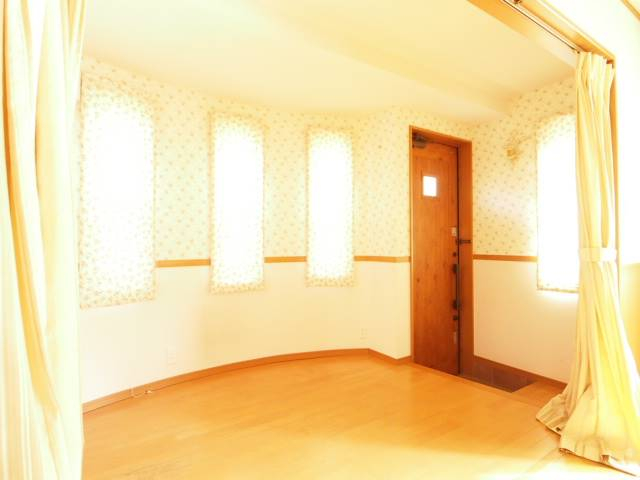 リビングには約3帖程度のフリースペースがあります。