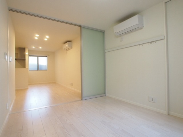 洋室も使いやすい形をしております