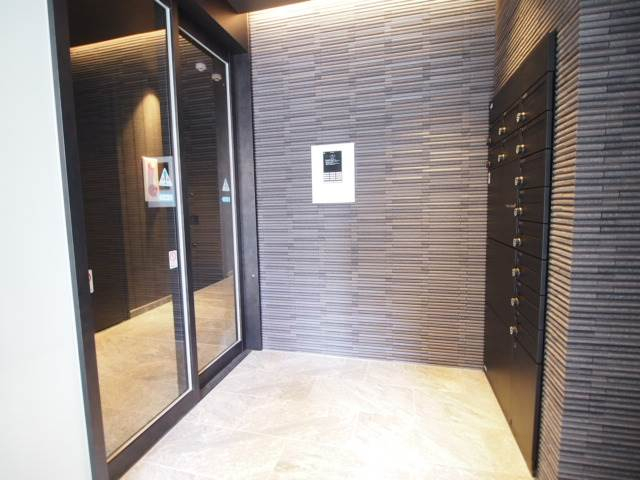 来訪者が確認できるモニター付きで、セキュリティバッチリ。