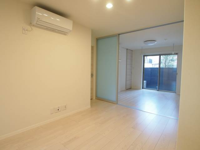 間仕切りをオープンにすれば広々としたお部屋に