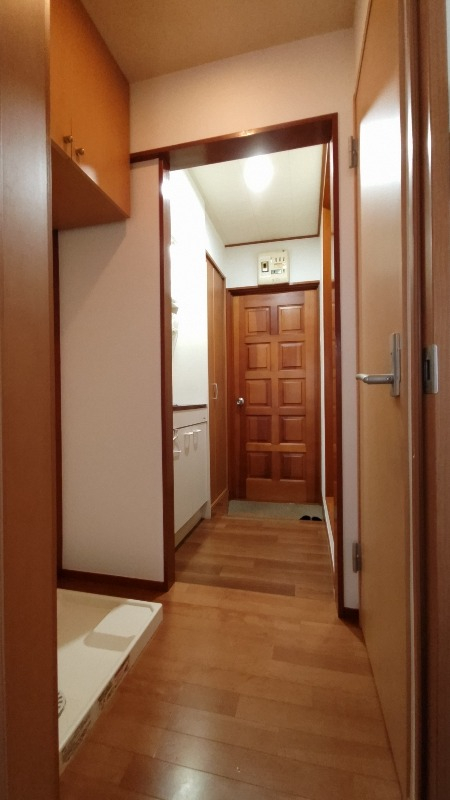 居室から玄関までのスペース ※別部屋参考写真