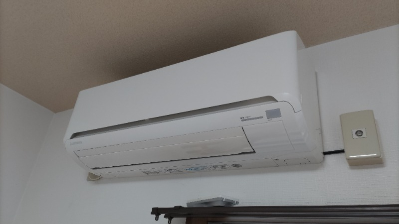 エアコン付きで快適。 ※別部屋参考写真