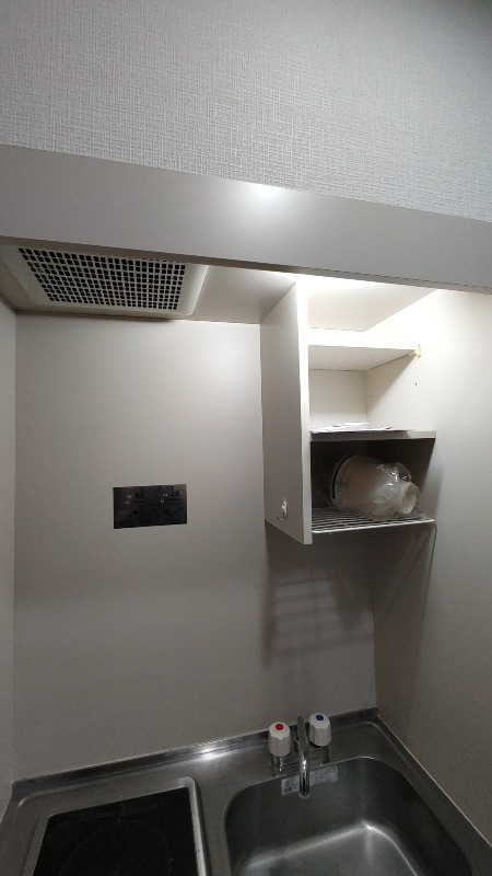 上部には棚もあるので安心 ※別部屋参考写真