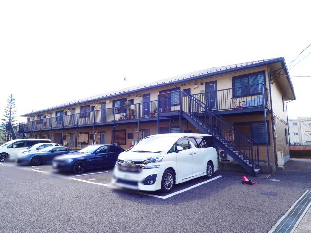 閑静な住宅地にある建物です