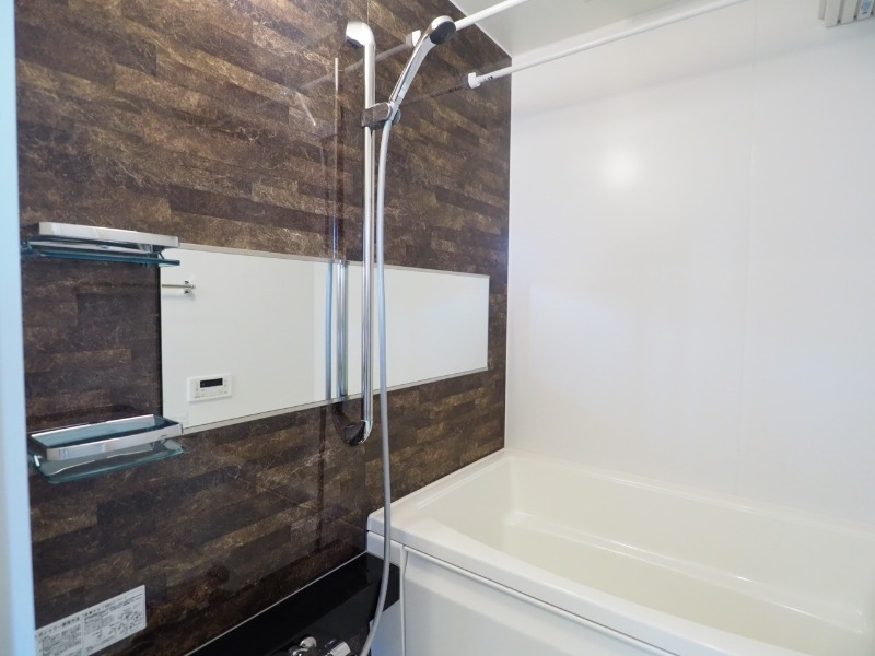 お風呂も追い焚きや乾燥機など嬉しい設備。