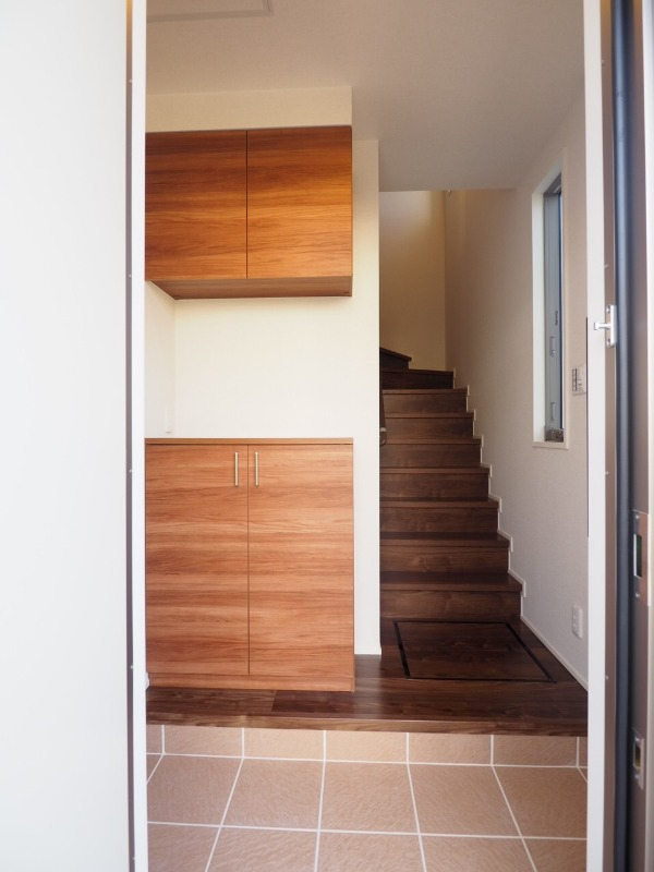 玄関もゆったり。ベビーカーも置けそうです。