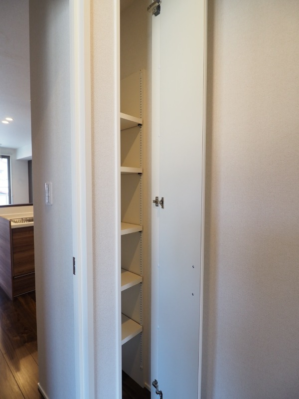 玄関ホールにある収納。