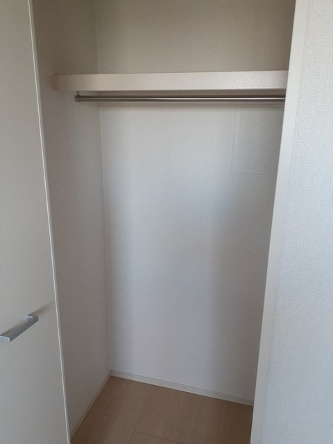ハンガーパイプが付きの収納