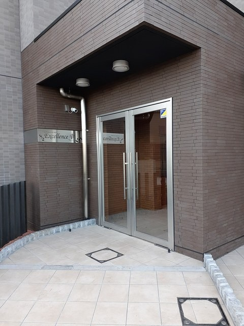 重厚感のあるおしゃれなエントランスです