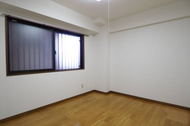 ベッドルームに良い洋室。こちらは別部屋の写真です。