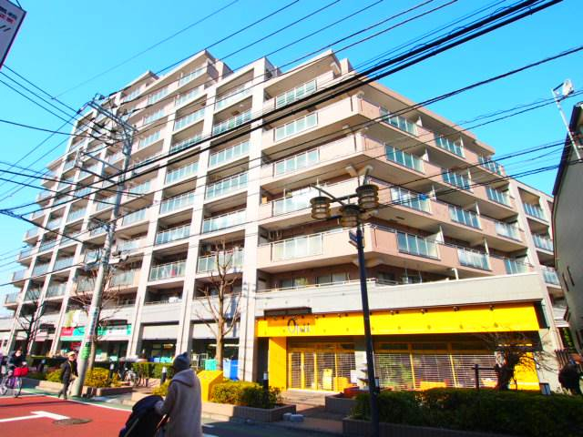駅から近くて買い物も便利です