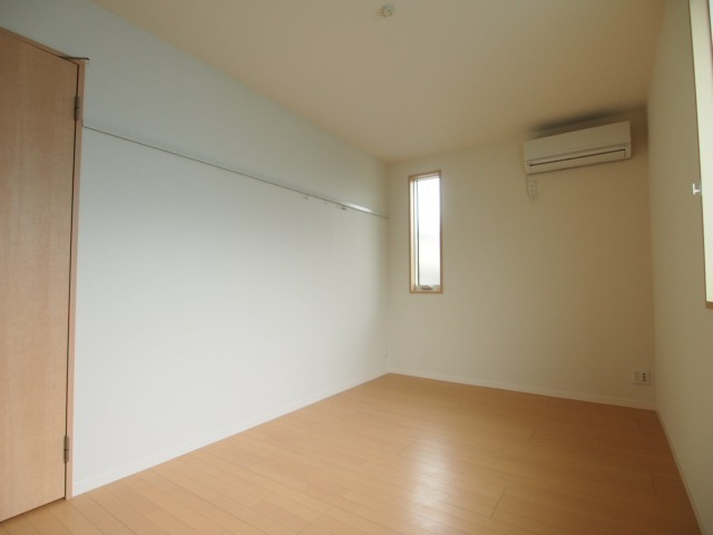 洋室も6帖以上でゆったり広い。