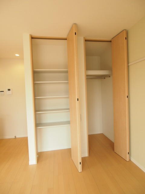 こちらはリビングの収納です。