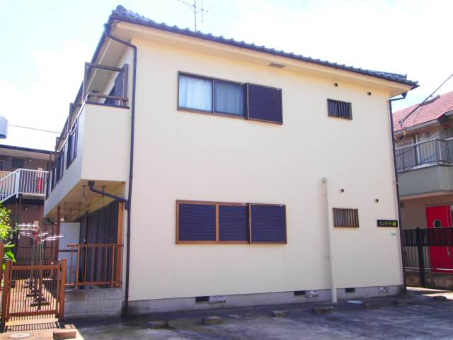 とっても静かな立地。ベランダは南西向きです。