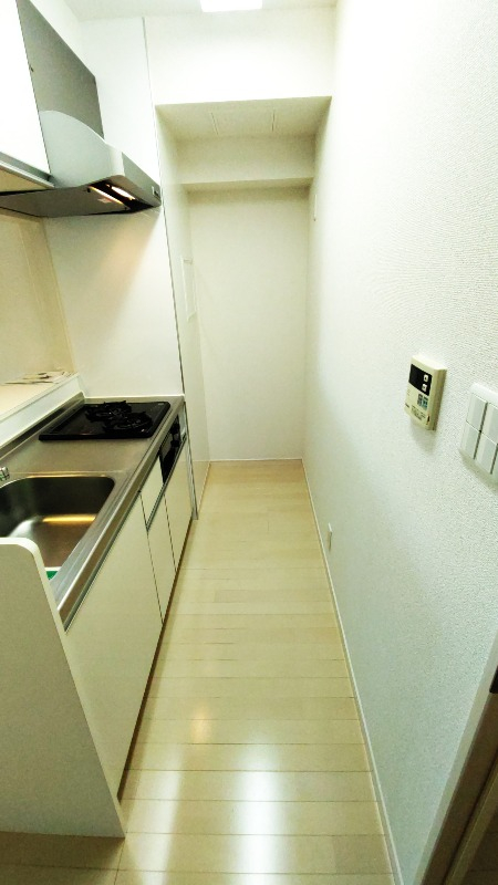 奥の空間が冷蔵庫置場です。