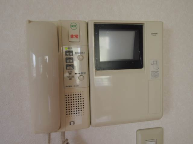 モニターで来客を確認できます。