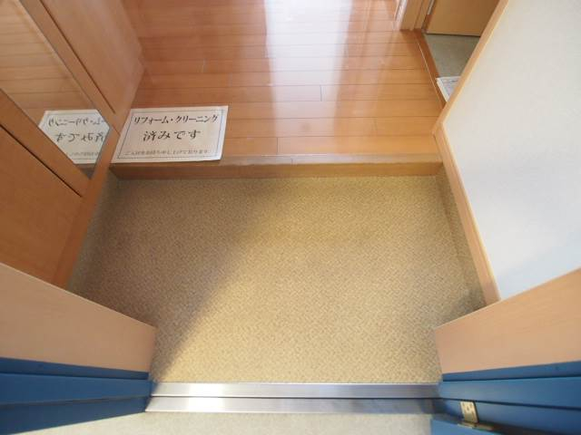 玄関もゆったりで出入りしやすいです。