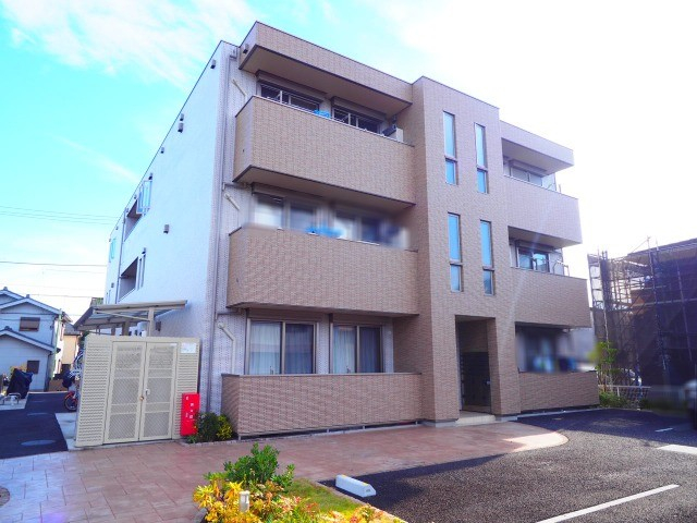 築浅のきれいな建物です