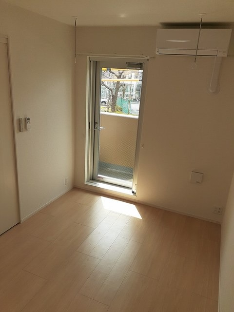 洋室にもエアコンついています