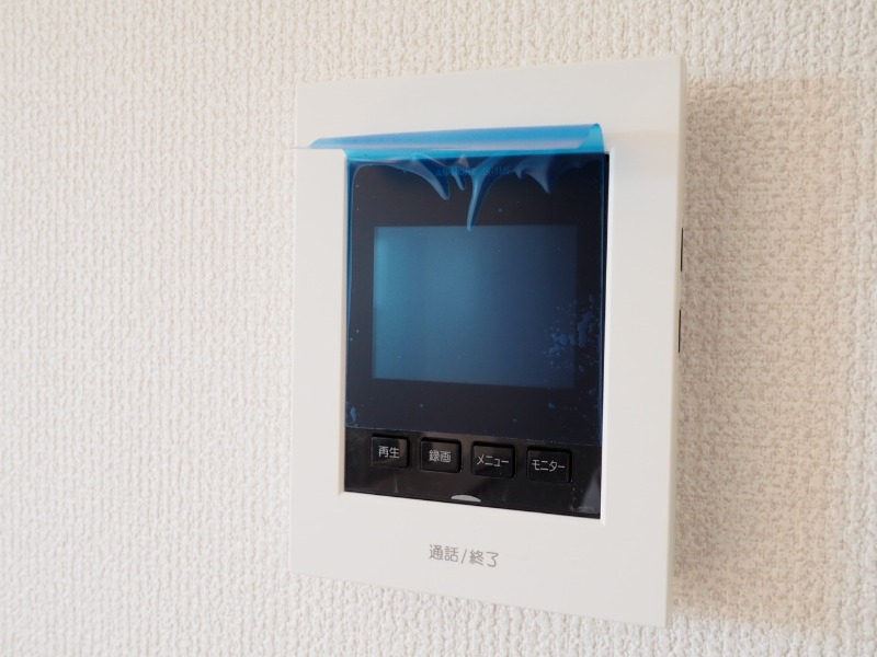 モニターで来客を確認できます。