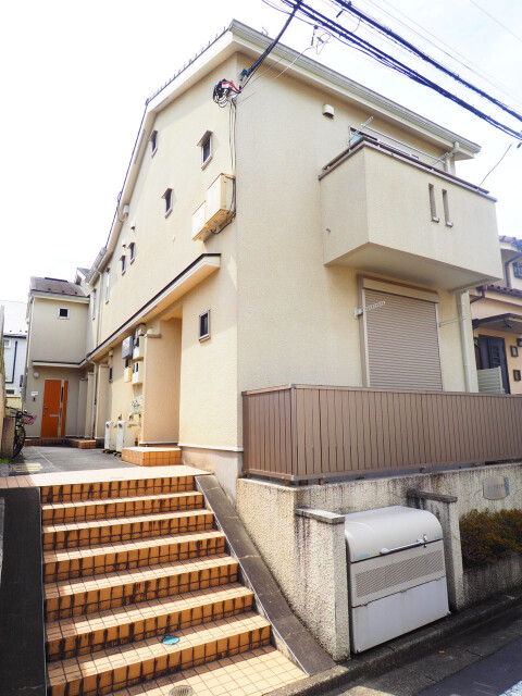 閑静な住宅地に建つ物件です