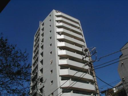 駅から至近の高層マンション。とにかく便利です。