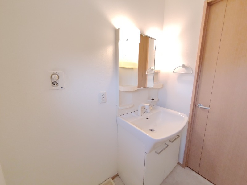 広い脱衣所×独立洗面台もポイント