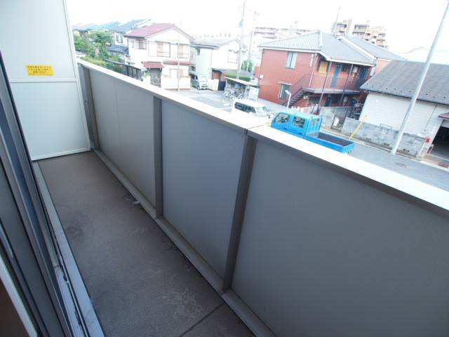 バルコニーも広いです。