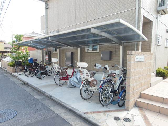 屋根つきで安心の駐輪場
