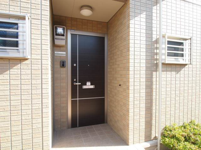 エントランス周辺もタイル張りでオシャレなスペース