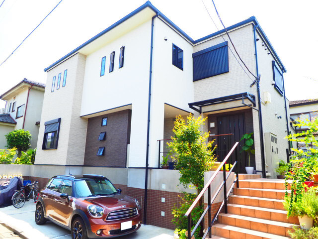 閑静な住宅地に建つ賃貸物件ですよ