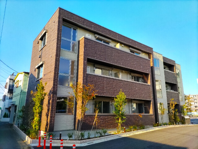 植栽も美しいシャーメゾンです。