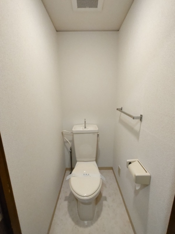 白を基調としたトイレです