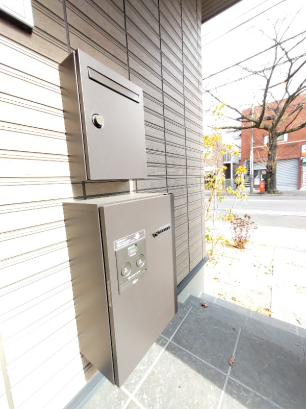 宅配BOX付きのポストです
