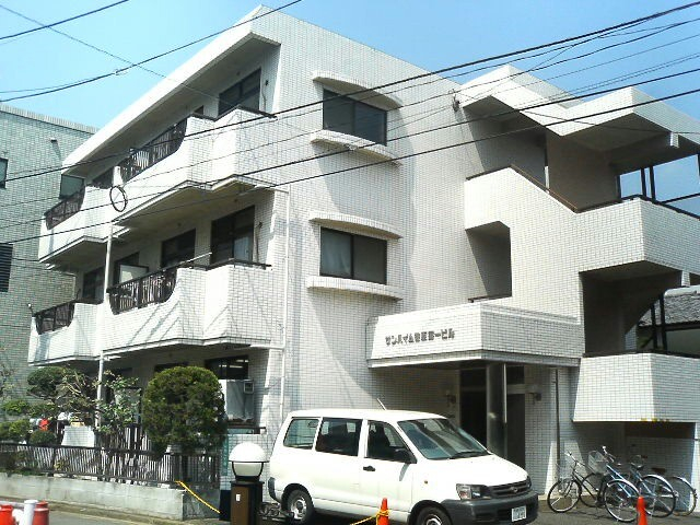 外壁タイル張りでオシャレですよ