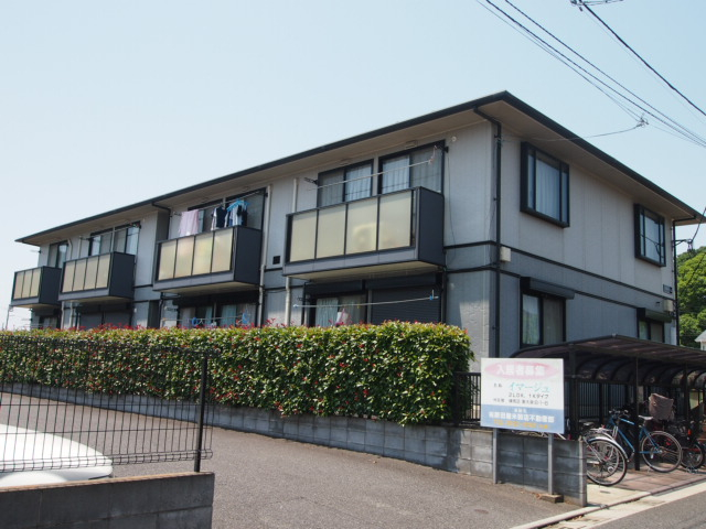 南側駐車場で日当たり良好です。