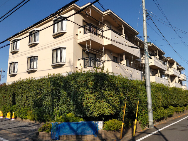 バルコニー南向きで日当たり良好です。