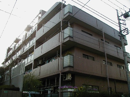 重厚感のある大きな建物です