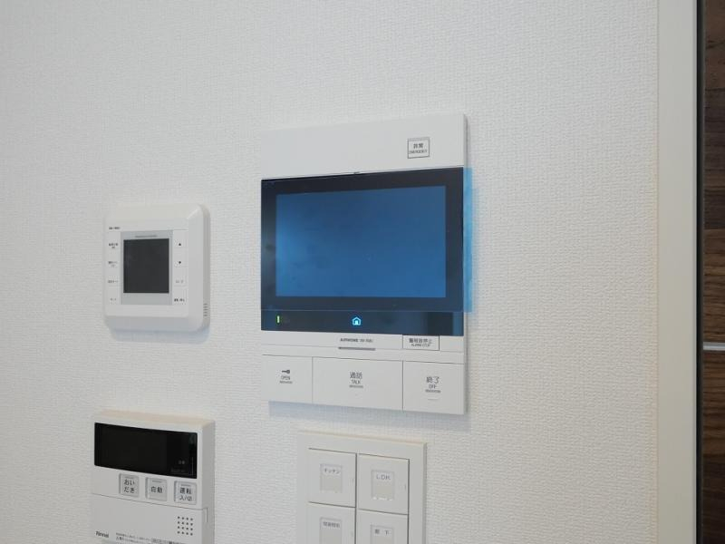 来客をモニターで確認できます。