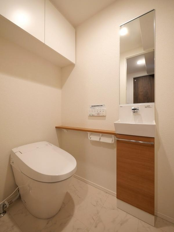 清潔感のあるトイレ※別部屋の参考写真です