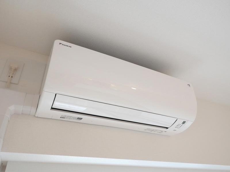 エアコン付きで快適な室内※別部屋の参考写真です